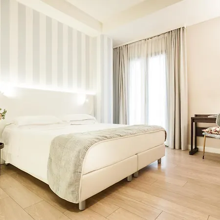 מלון Rosa Riviera 4*