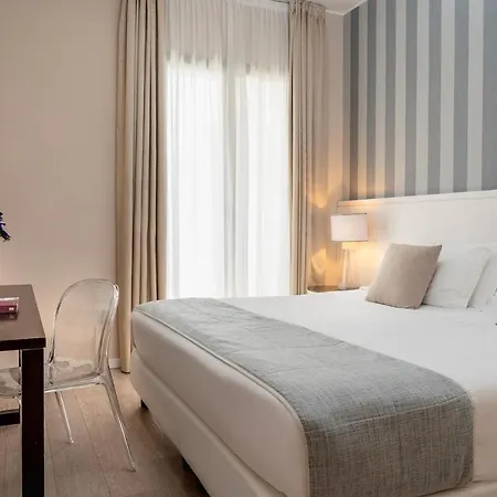 מלון Rosa Riviera 4*