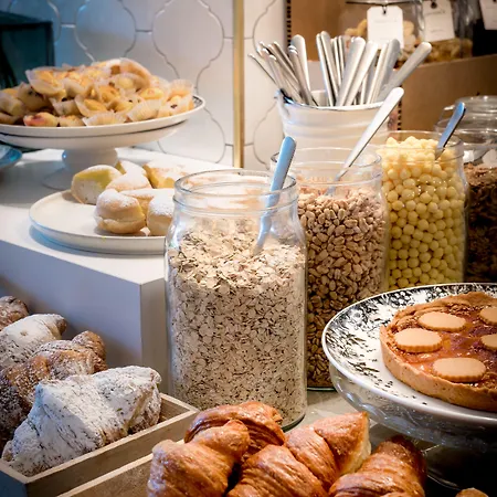 洛萨里维埃拉别墅酒店