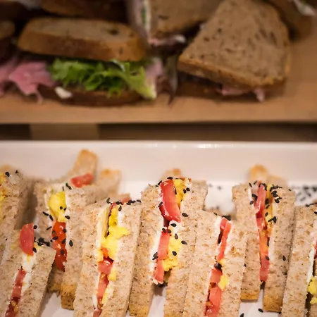 洛萨里维埃拉别墅酒店